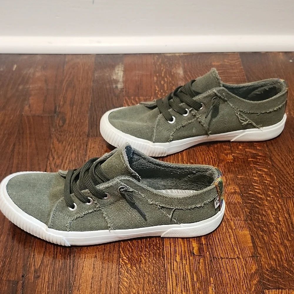 Tommy Bahama Green Beach Party Distressed Comfort Slip On Sneakers